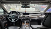Автомобиль BMW 750Li